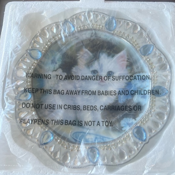 The Bradford Exchange Blue Eyed Beauty Kitten Collector Plates 7.7-inches 2017 - Picture 2 of 10